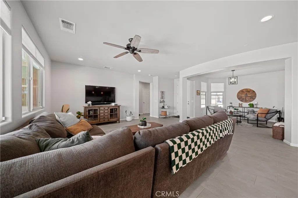 Additional image 40 of 227 Hammersmith Dr, Bakersfield, CA 93314