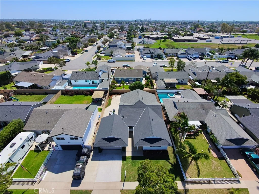 8842 Albatross Drive, Huntington Beach, CA 92646