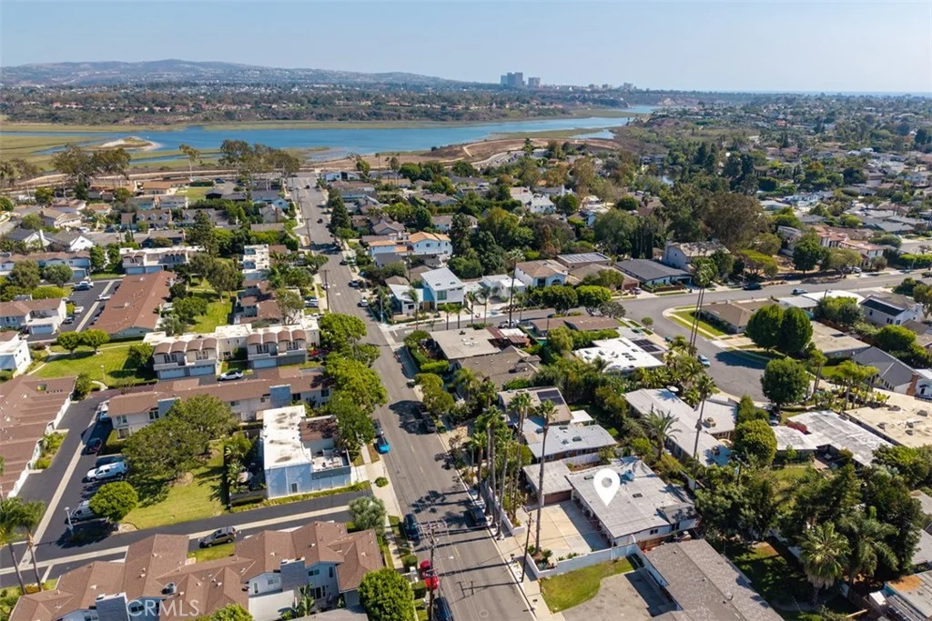 327 Santa Isabel Ave, Newport Beach, CA 92660