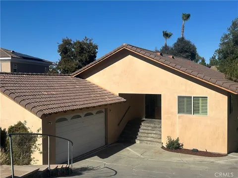 22700 Cascade Drive, Canyon Lake, CA MLS: SW25025306