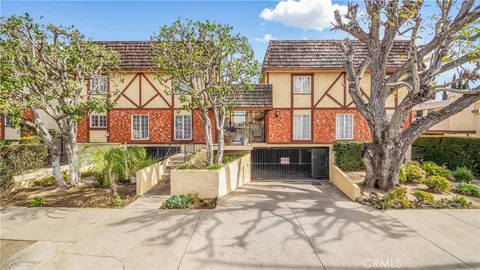 7422 Hazeltine Avenue Unit 2, Van Nuys, CA MLS: SR25027752
