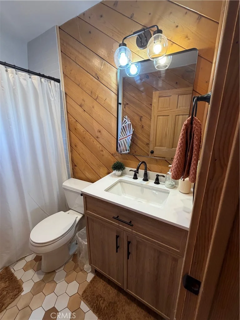43573 Yosemite Dr, Big Bear Lake, CA 92315