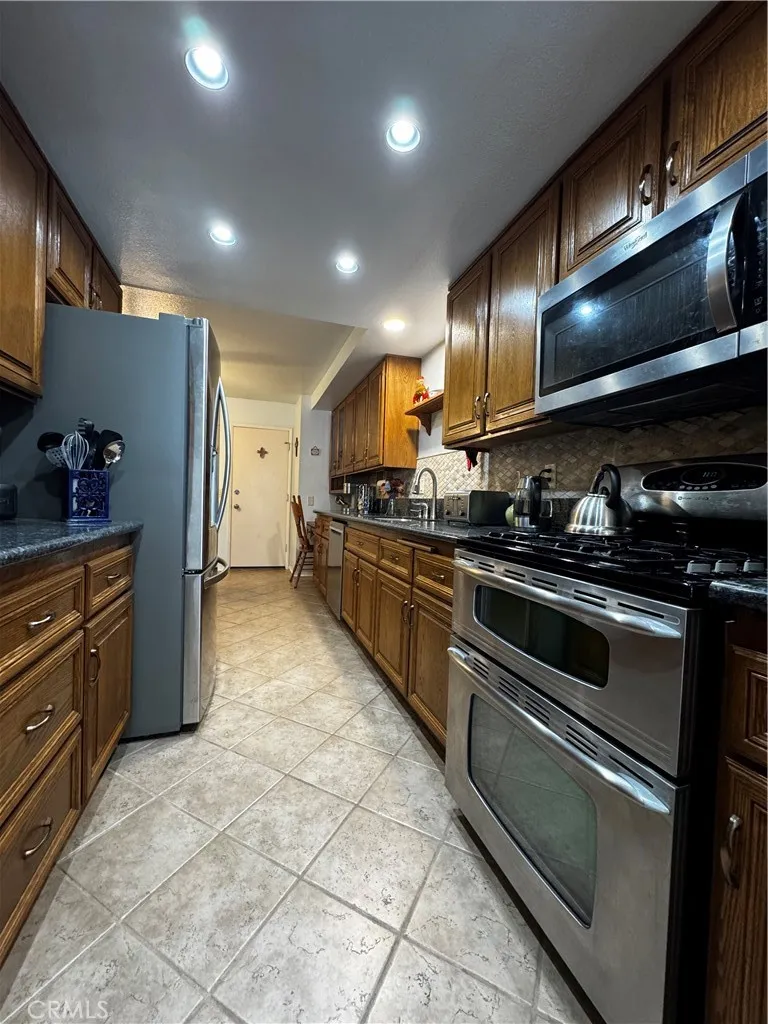 Additional image 38 of 20607 Roscoe Blvd Unit C, Winnetka, CA 91306
