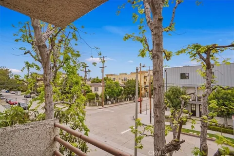 11230 Peach Grove Street Unit 206, North Hollywood, CA MLS: SR25082390