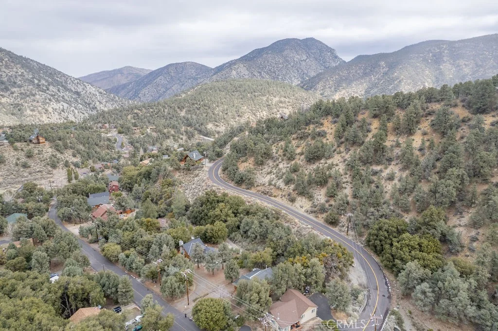 2304 Glacier Drive, Pine Mountain Club, CA 93222