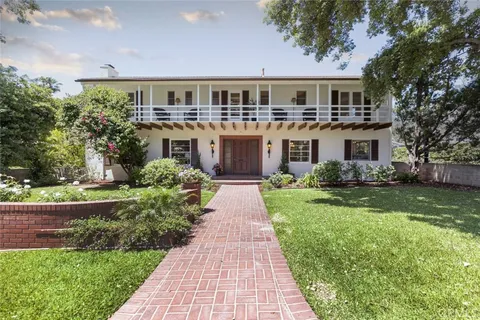 515 N Vista Bonita Avenue, Glendora, CA MLS: CV25101464