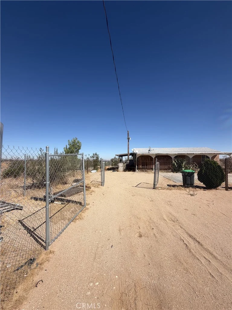 14552 Caughlin Rd, Phelan, CA 92371 photo 5