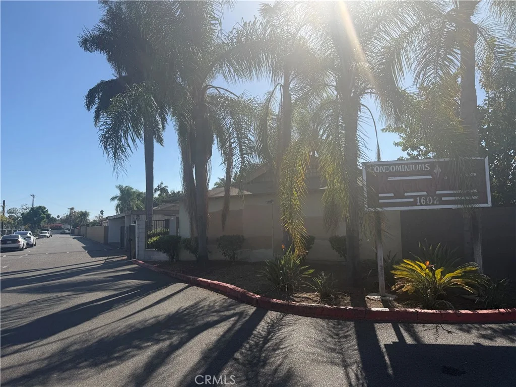 1602 N King A4 St, Santa Ana, CA 92706