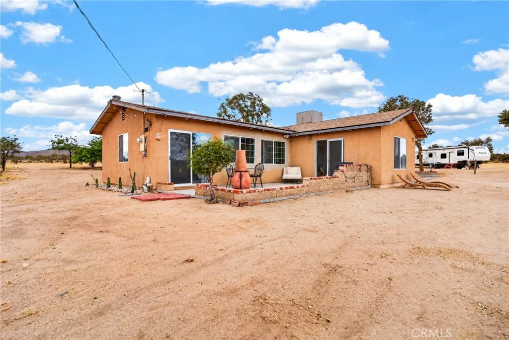2822 Cherokee Trl, Landers, CA 92285 photo 3