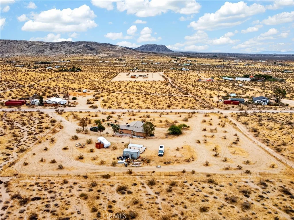 2822 Cherokee Trl, Landers, CA 92285