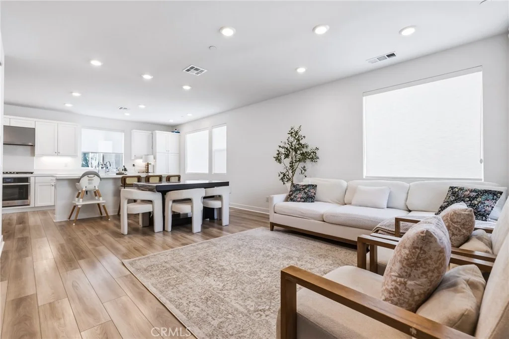 26799 Keystone Loop, Valencia, CA 91381 photo 2
