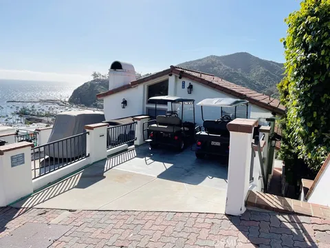 318 E Whittley Avenue Unit 2, Avalon, CA MLS: PW25022163
