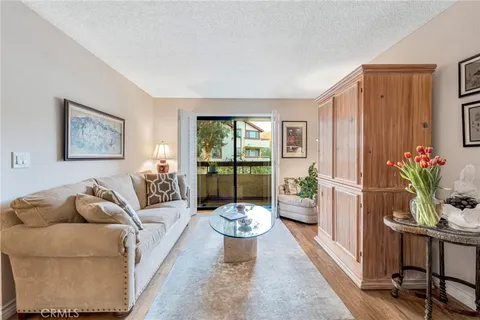 28010 Tiffany Lane Unit 309, Canyon Country, CA MLS: SR25033191