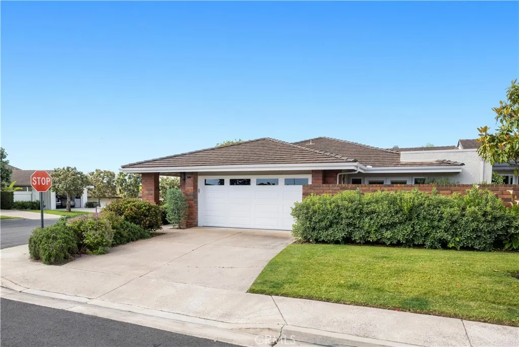 11 Seafaring Dr, Corona Del Mar, CA 92625