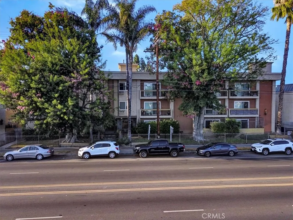 20327 Saticoy St Unit 304  