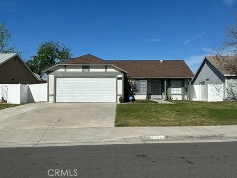 1067 Violet Street, Hemet, CA MLS: SW25087364