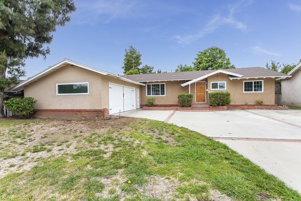8013 Moorcroft Avenue, Canoga Park, CA 91304 - MLS#: SR23094286