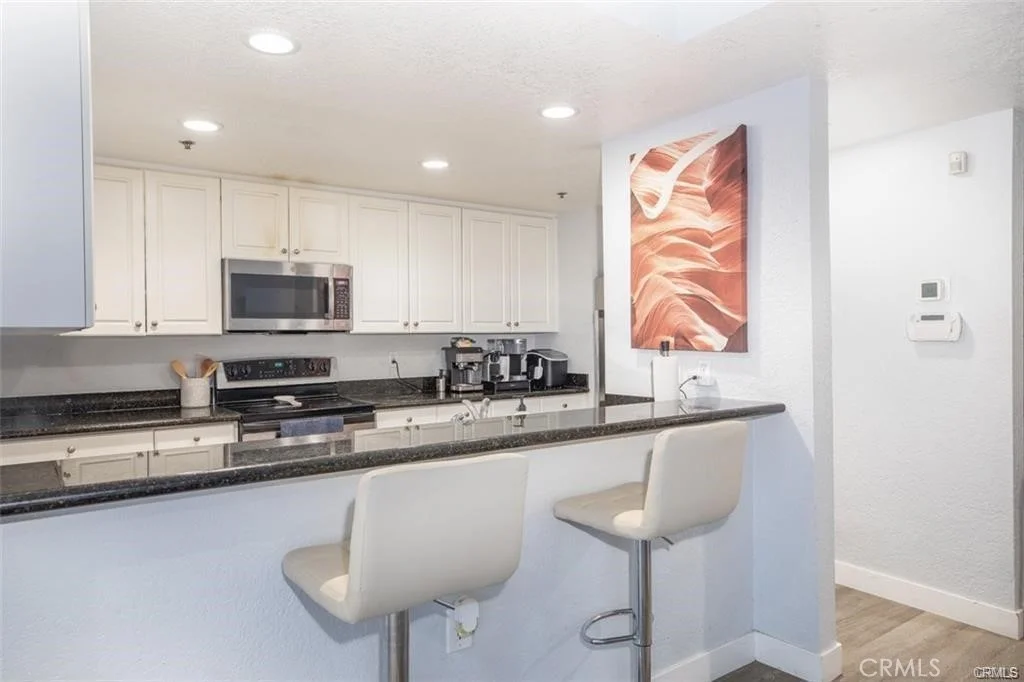 838 Pine Ave, Long Beach, CA 90813 photo 2