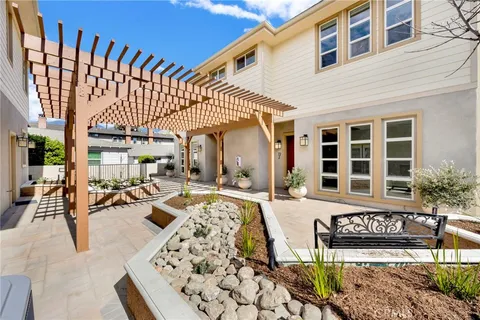 72 S Oak Avenue Unit 1, Pasadena, CA MLS: AR25055549