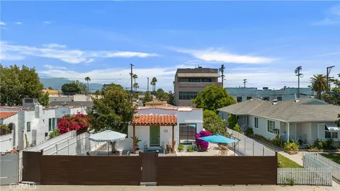 5512 Willowcrest Avenue, North Hollywood, CA MLS: SR25106025