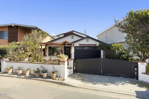 2916 Lakeshore Court, Oxnard, CA MLS: V1-28383
