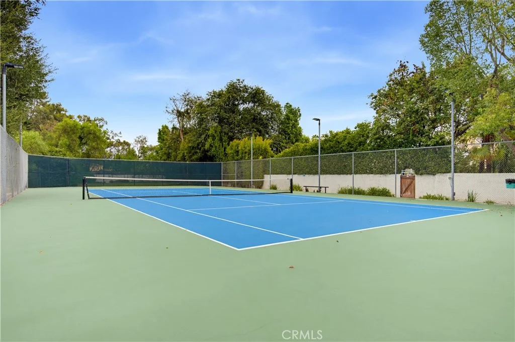 4155 Vicasa Dr, Calabasas, CA 91302