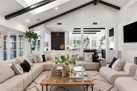 14115 Greenleaf Street, Sherman Oaks, CA MLS: SR25020755