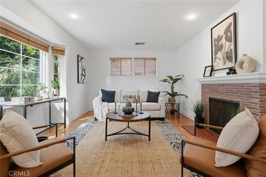 Additional image 3 of 14335 Magnolia Bl, Sherman Oaks, CA 91423