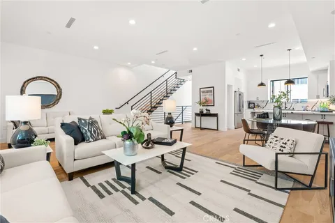 6510 N Contour Lane, North Hollywood, CA MLS: SB25000690