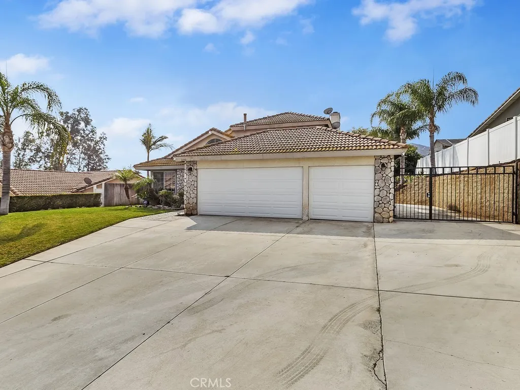 6590 Condor Drive, Jurupa Valley, CA 92509