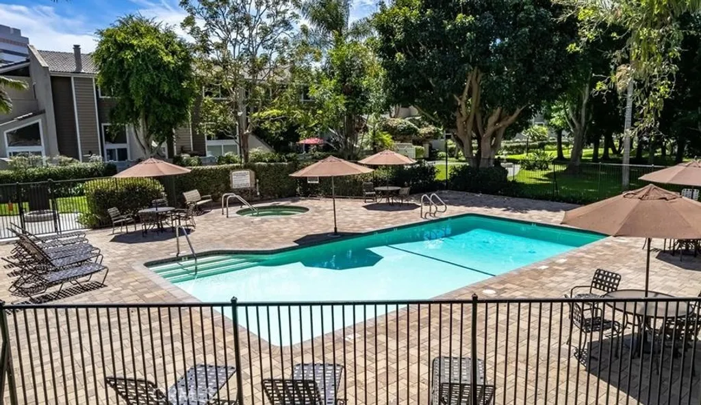 18697 Club Ln, Huntington Beach, CA 92648