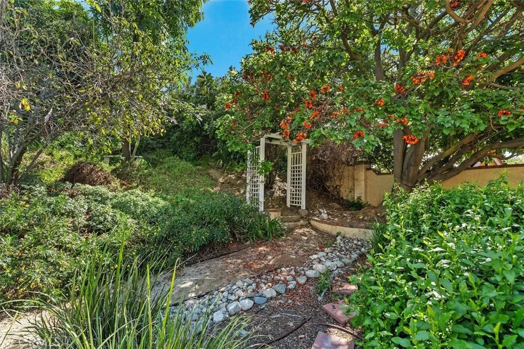 Additional image 96 of 305 Mission Grove Pkwy N, Riverside, CA 92506