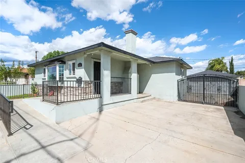 2146 S Towne Avenue, Pomona, CA MLS: CV25070659