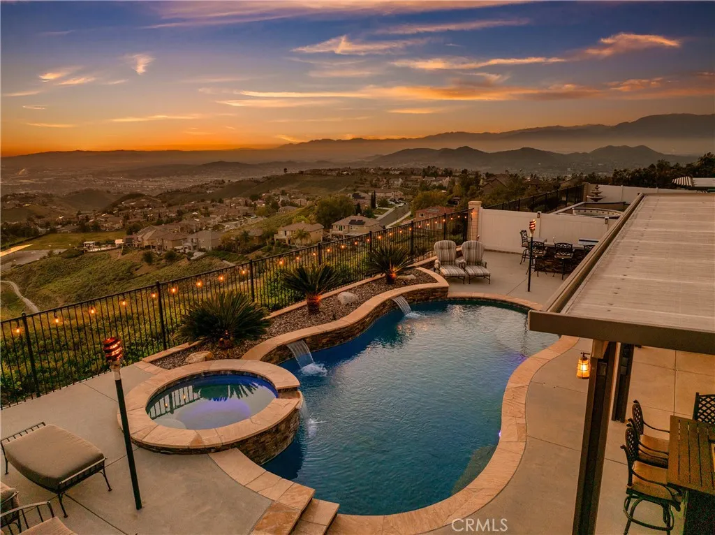 16610 Village Mdw Dr