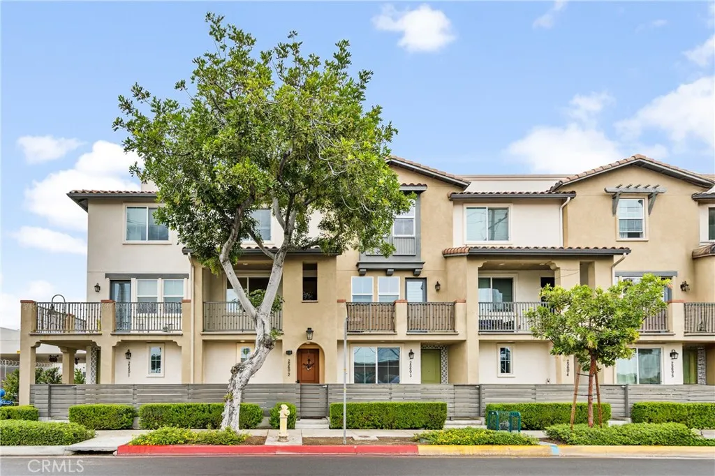 Additional image 3 of 2560 Valentina Way Unit 2, Commerce, CA 90040