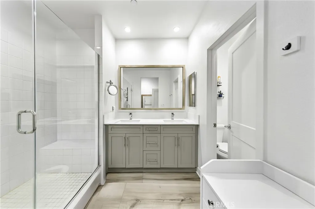 Additional image 14 of 2560 Valentina Way Unit 2, Commerce, CA 90040