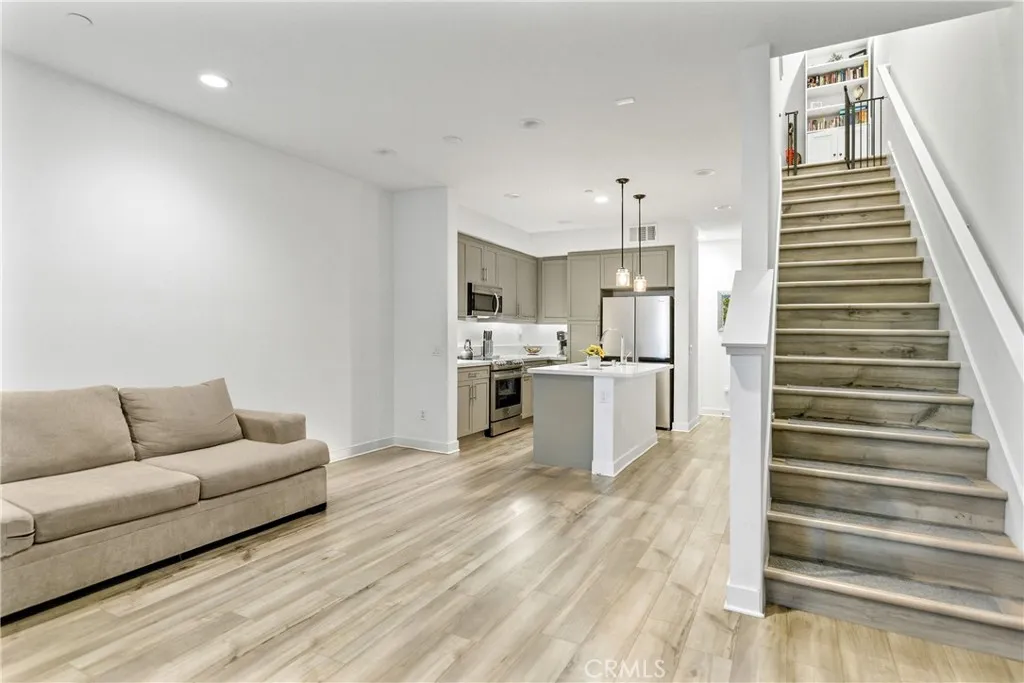 Additional image 10 of 2560 Valentina Way Unit 2, Commerce, CA 90040