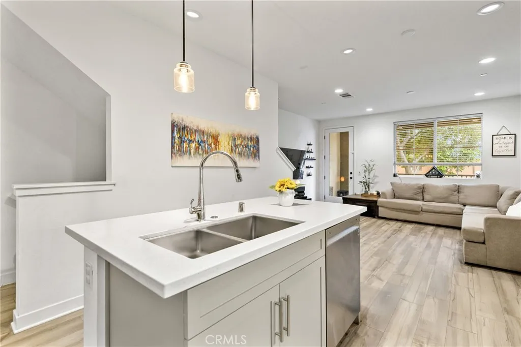 Additional image 33 of 2560 Valentina Way Unit 2, Commerce, CA 90040