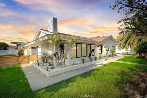 1903 Santa Ana Avenue, Costa Mesa, CA MLS: OC25042556
