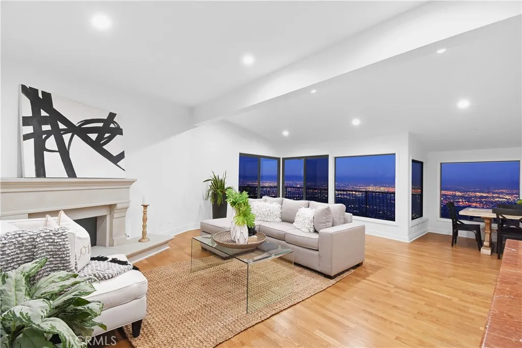 3300 Crownview Drive, Rancho Palos Verdes, CA 90275