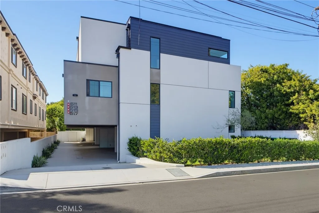 613 Aviation Way, Manhattan Beach, CA 90266