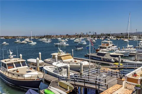 812 W Bay Ave, Newport Beach, CA MLS: NP25084135