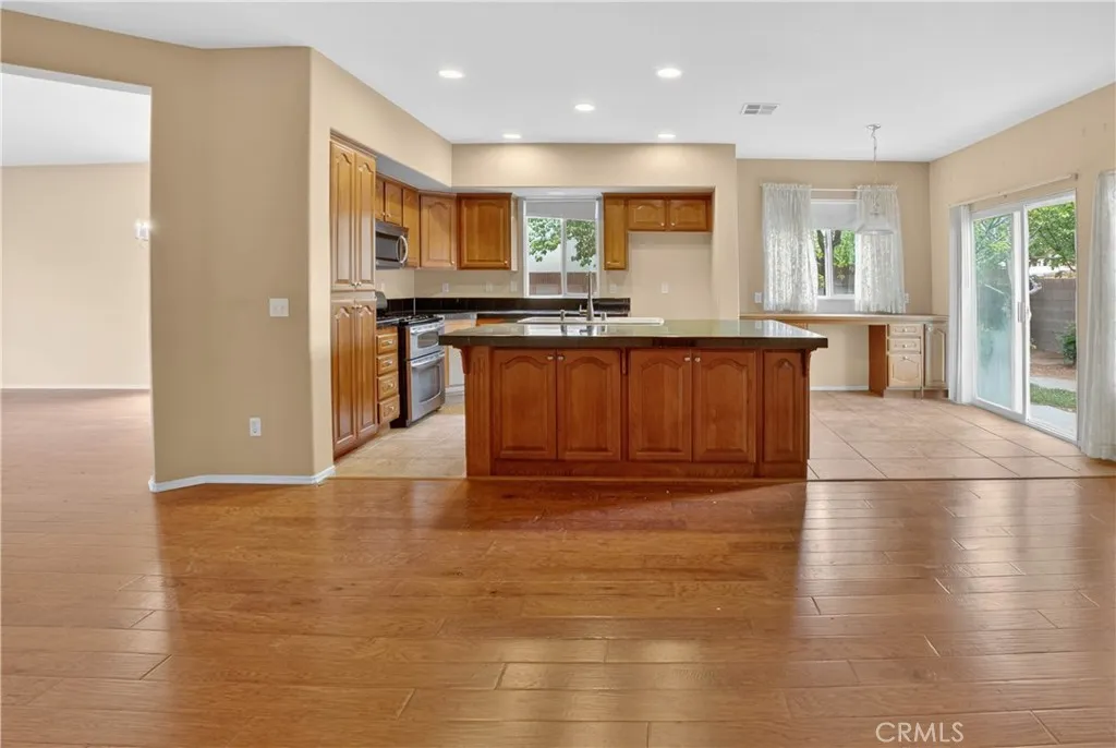 Additional image 8 of 1840 W Holguin St, Lancaster, CA 93534