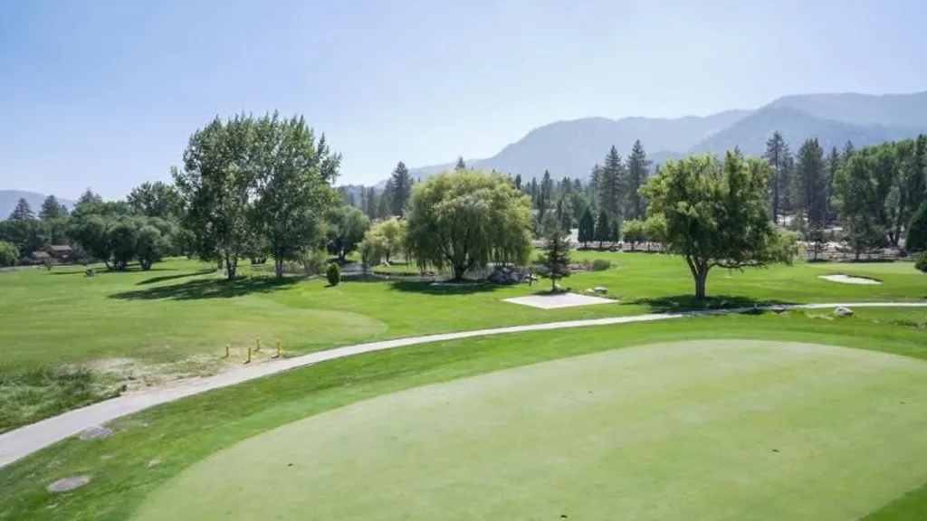 1521 Zermatt Dr, Pine Mountain Club, CA 93222