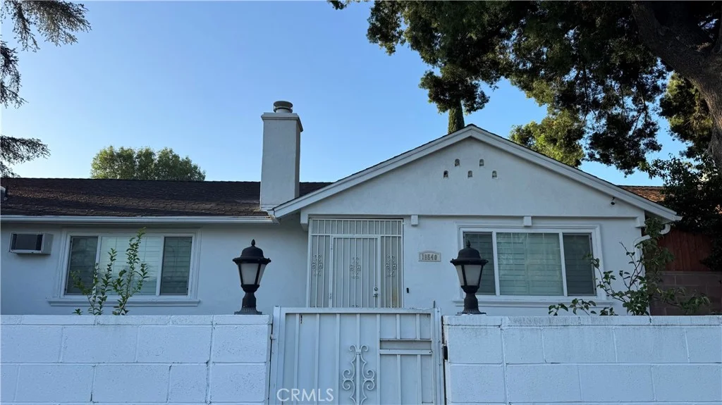 19540 Victory Blvd, Tarzana, CA 91335