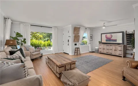 7952 Belton Drive, Los Angeles, CA MLS: SB25109015