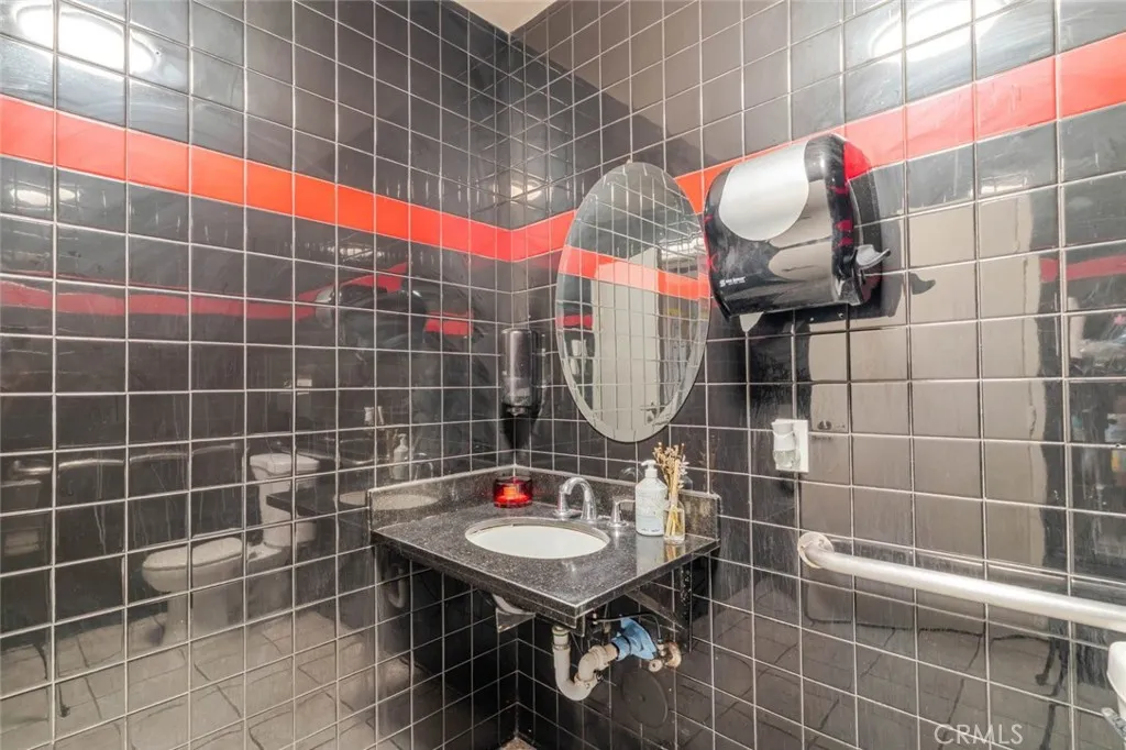 Additional image 28 of 25712 The Old Road, Valencia, CA 91381