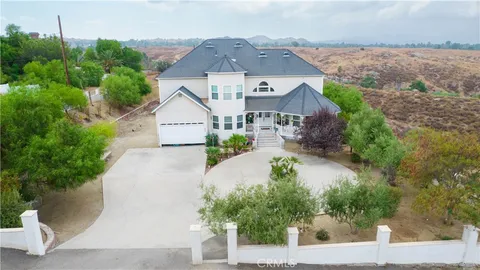 17525 Country Manor Lane, Riverside, CA MLS: IV24186190