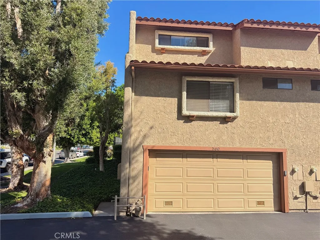 560 Rosewood Avenue, Camarillo, CA 93010