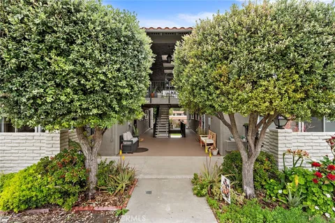 2134 Via Puerta Unit D, Laguna Woods, CA MLS: OC25084114